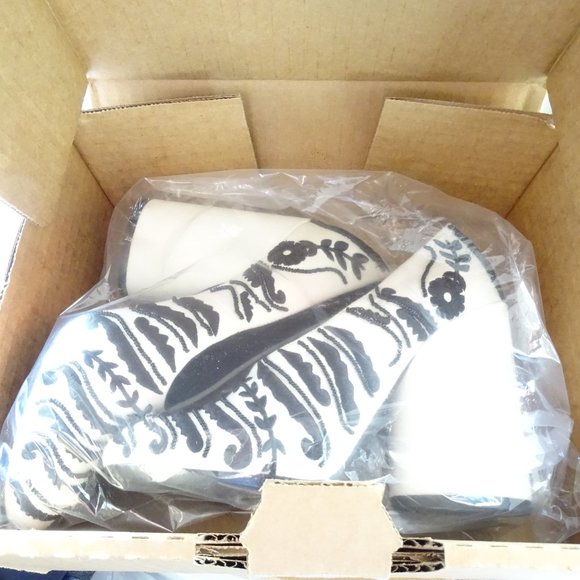 💥SOLD💥 TORY BURCH Lucia Pumps Embroidered Heels - Picture 10 of 10